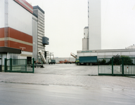 108431 Gezicht op het terrein van de mengvoederfabriek Pre-Mervo (Protonweg 10) te Utrecht.